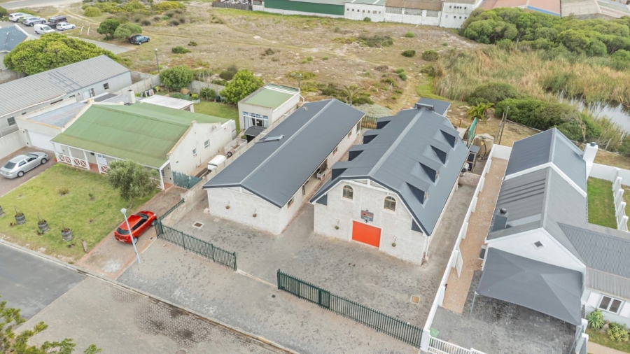 5 Bedroom Property for Sale in Middedorp Western Cape